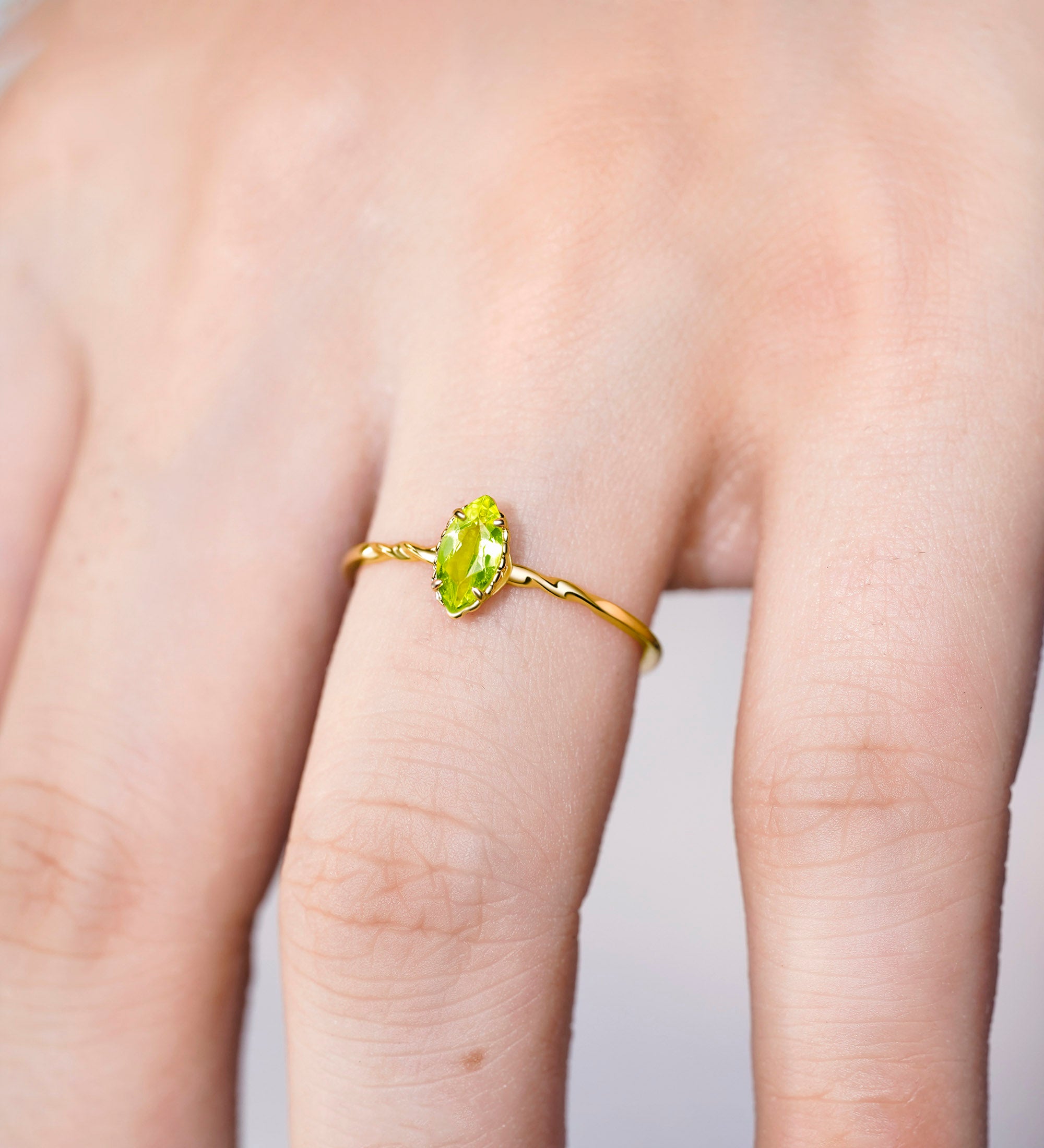 Peridot Ring Gold - Miwanna