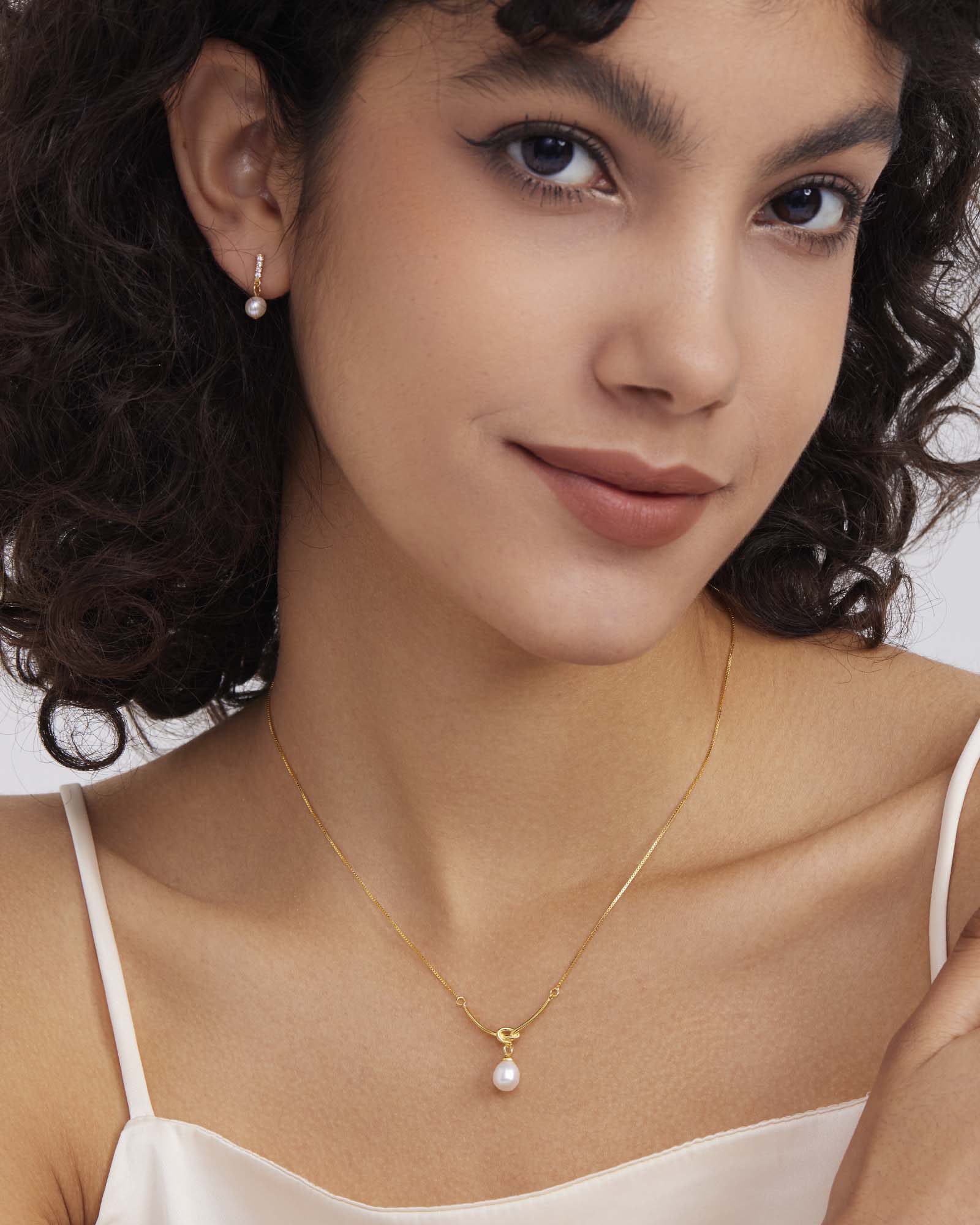 Gold Pearl Pendant Necklace - Miwanna