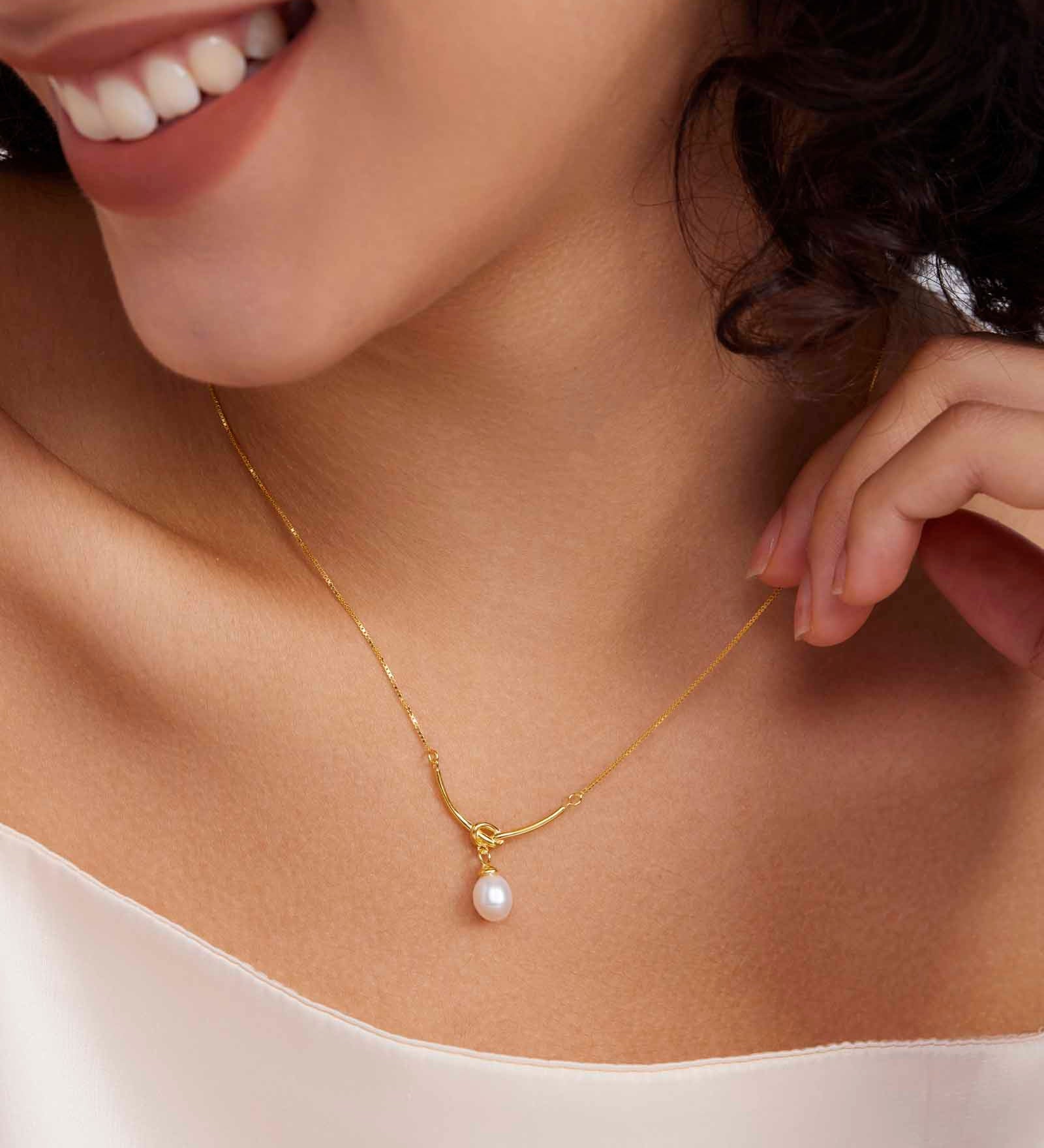 Gold Pearl Pendant Necklace - Miwanna